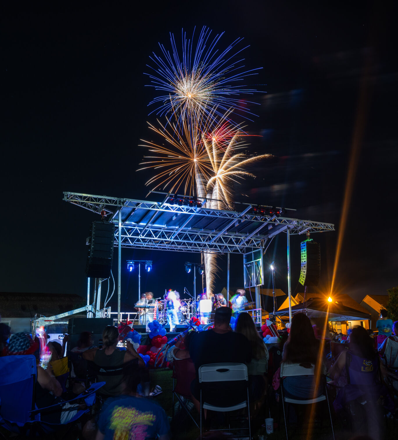BR.redwhiteandboom.adv_2785 MJ.JPG